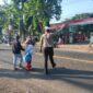 Hadir di Setiap Simpul Kemacetan, Polisi Lalu Lintas Probolinggo Jaga Ketertiban Jalan Raya