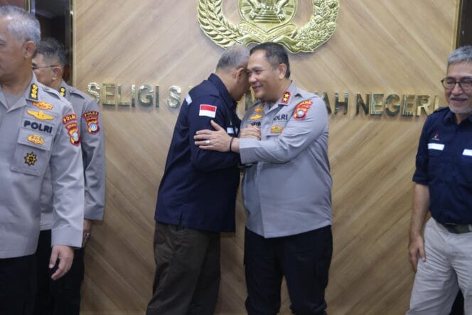 
POLDA KEPRI TERIMA KUNJUNGAN IRJEN. POL. IBNU SUHAENDRA: BAHAS PENANGANAN KASUS KEBAKARAN PT ASL BATAM*