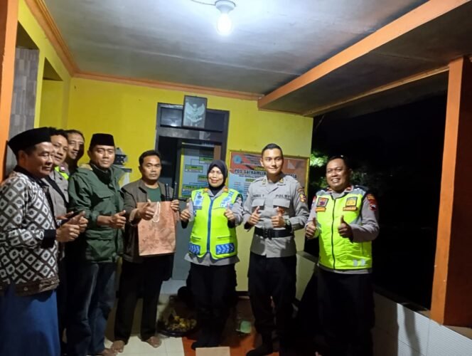 
					Jaga Kamtibmas Kondusif, Kasat Binmas Ajak Warga Jatibarang Aktif Ronda