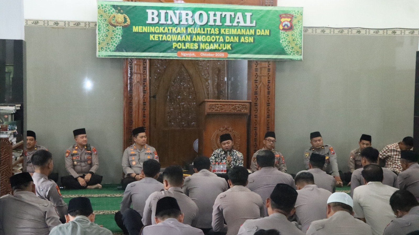 Polres Nganjuk Gelar Binrohtal, Kapolres Ajak Dalami Makna Surat-Surat Al-Qur’an dalam Tugas Kepolisian Polres Nganjuk Gelar Binrohtal, Kapolres Ajak Dalami Makna Surat-Surat Al-Qur’an dalam Tugas Kepolisian