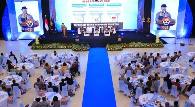 Sarasehan Hari Jadi ke-74 Humas Polri, Nanan Soekarna: Polisi Humanis Berlandaskan Kejujuran*