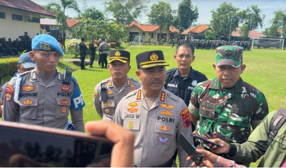 Menjelang Sidang Pemakzulan Bupati Pati, Ribuan Aparat Gabungan Disiagakan Jaga DPRD Menjelang Sidang Pemakzulan Bupati Pati, Ribuan Aparat Gabungan Disiagakan Jaga DPRD