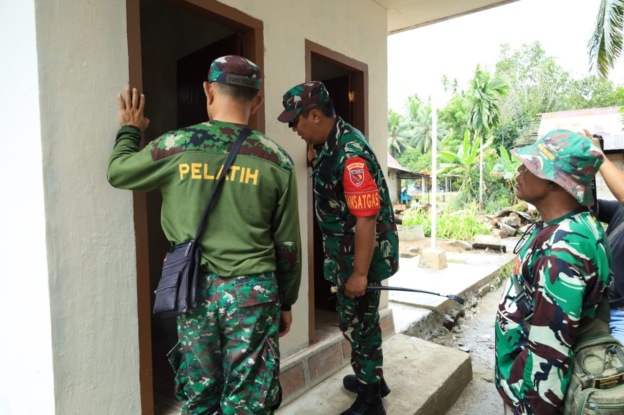 Pastikan Tepat Waktu dan Berkualitas, Dansatgas TMMD Ke-126 Kodim 1505/Tidore Cek Langsung Progres Pembangunan Fisik dan Sasaran Tambahan Pastikan Tepat Waktu dan Berkualitas, Dansatgas TMMD Ke-126 Kodim 1505/Tidore Cek Langsung Progres Pembangunan Fisik dan Sasaran Tambahan