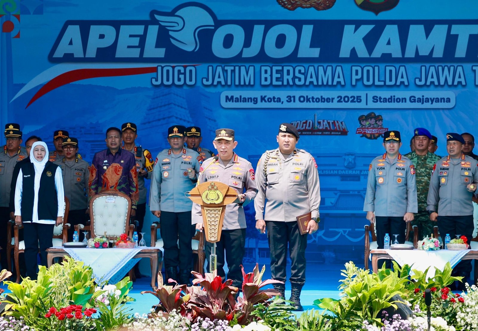 Kapolri Pimpin Apel Ojol Kamtibmas “Jogo Jatim” Bersama Polda Jawa Timur di Malang* Kapolri Pimpin Apel Ojol Kamtibmas “Jogo Jatim” Bersama Polda Jawa Timur di Malang*