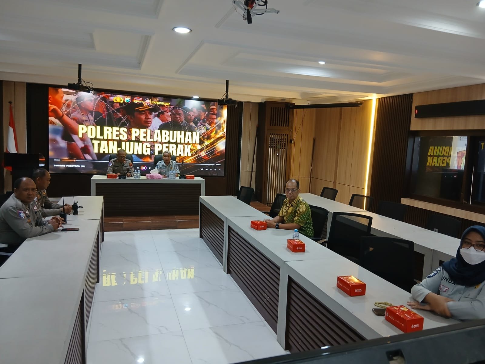 Sinergi Polres, Jasa Raharja, dan Dishub Wujudkan Lalu Lintas Aman di Kawasan Pelabuhan Tanjung Perak Sinergi Polres, Jasa Raharja, dan Dishub Wujudkan Lalu Lintas Aman di Kawasan Pelabuhan Tanjung Perak