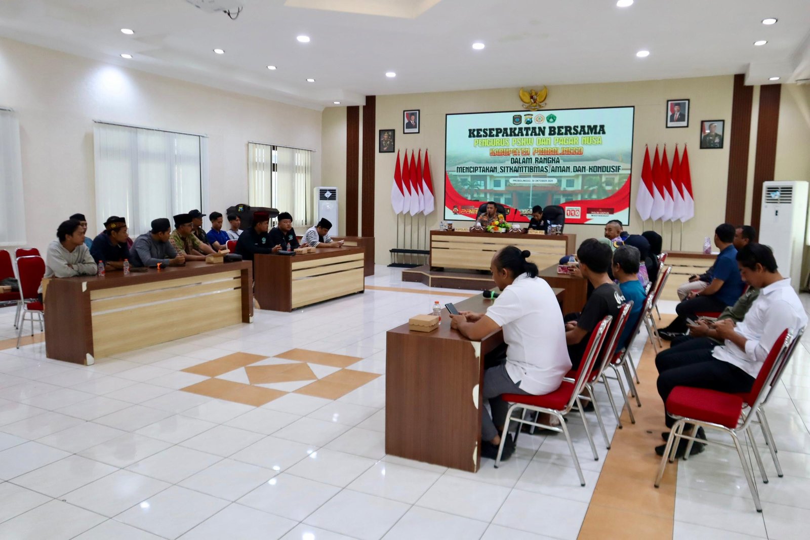 Jogo Jatim : Polres Probolinggo Gandeng Perguruan Pencak Silat Wujudkan Kamtibmas Kondusif* Jogo Jatim : Polres Probolinggo Gandeng Perguruan Pencak Silat Wujudkan Kamtibmas Kondusif*