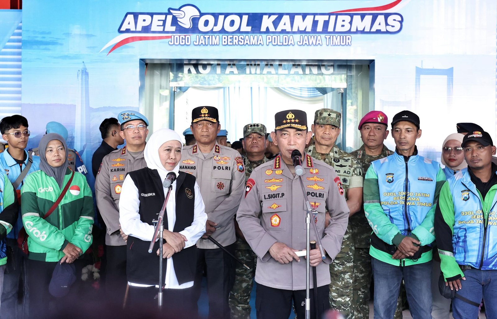 Kapolri Apresiasi Sinergi Polda Jatim dan Komunitas Ojol dalam Apel Kamtibmas “Jogo Jatim”* Kapolri Apresiasi Sinergi Polda Jatim dan Komunitas Ojol dalam Apel Kamtibmas “Jogo Jatim”*