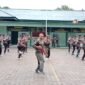 Prajurit Kodim 1002/HST Asah Ketangkasan Lewat Latihan Pencak Silat Militer Prajurit Kodim 1002/HST Asah Ketangkasan Lewat Latihan Pencak Silat Militer