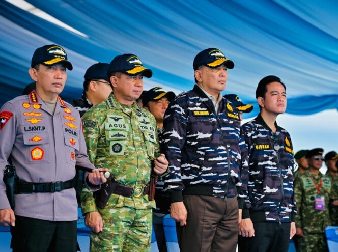 
					Panglima TNI Dampingi Presiden RI pada Presidential Inspection HUT ke-80 TNI di Teluk Jakarta