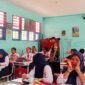 Babinsa Loa Duri Ilir Lakukan Pengawasan Distribusi MBG di SMP Negeri 1 Loa Janan
