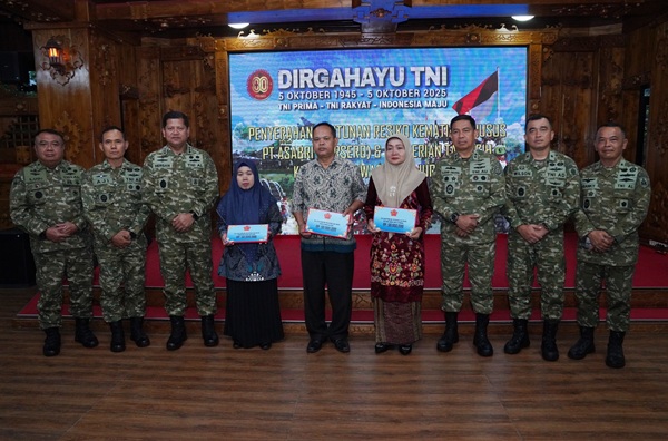 Panglima TNI Serahkan Santunan kepada Ahli Waris Prajurit Gugur Saat Rangkaian HUT ke-80 TNI