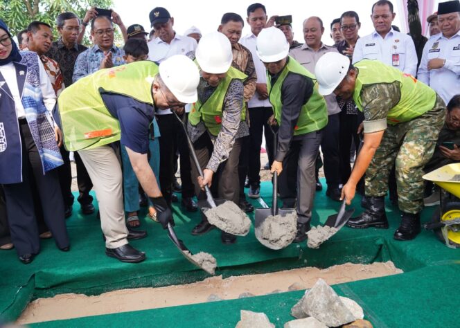 
					TNI Dukung Program Strategis Nasional Melalui Pembangunan Koperasi Desa Merah Putih