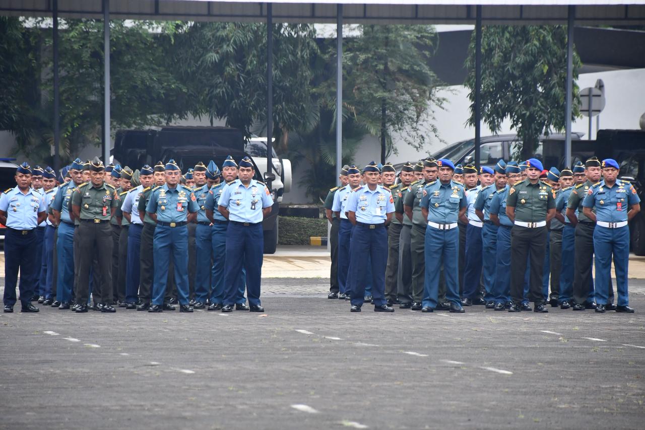 Mabes TNI Gelar Upacara Hari Sumpah Pemuda: Indonesia Harus Berdiri Tegak, Indonesia Tidak Boleh Kalah Mabes TNI Gelar Upacara Hari Sumpah Pemuda: Indonesia Harus Berdiri Tegak, Indonesia Tidak Boleh Kalah