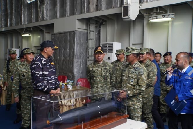 Panglima TNI Dampingi Menhan RI Saksikan Uji Penembakan Torpedo Kapal Selam Otonom Buatan Anak Bangsa