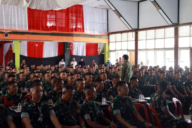 
					Panglima TNI Dampingi Menhan RI Kunjungi Yonif TP 823/Raja Wakaaka di Baubau