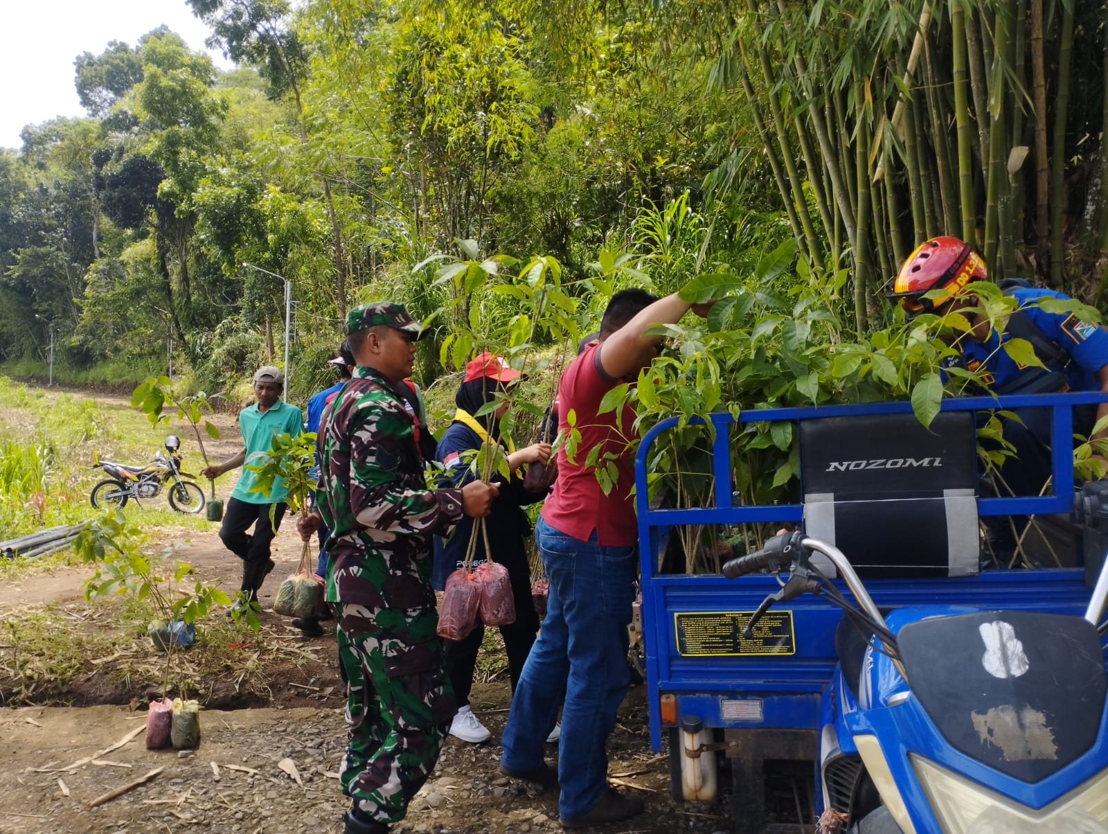 PMI Probolinggo Gagas Gerakan Hijau di Tiris, Serma Cholis: Menanam Pohon, Menanam Harapan