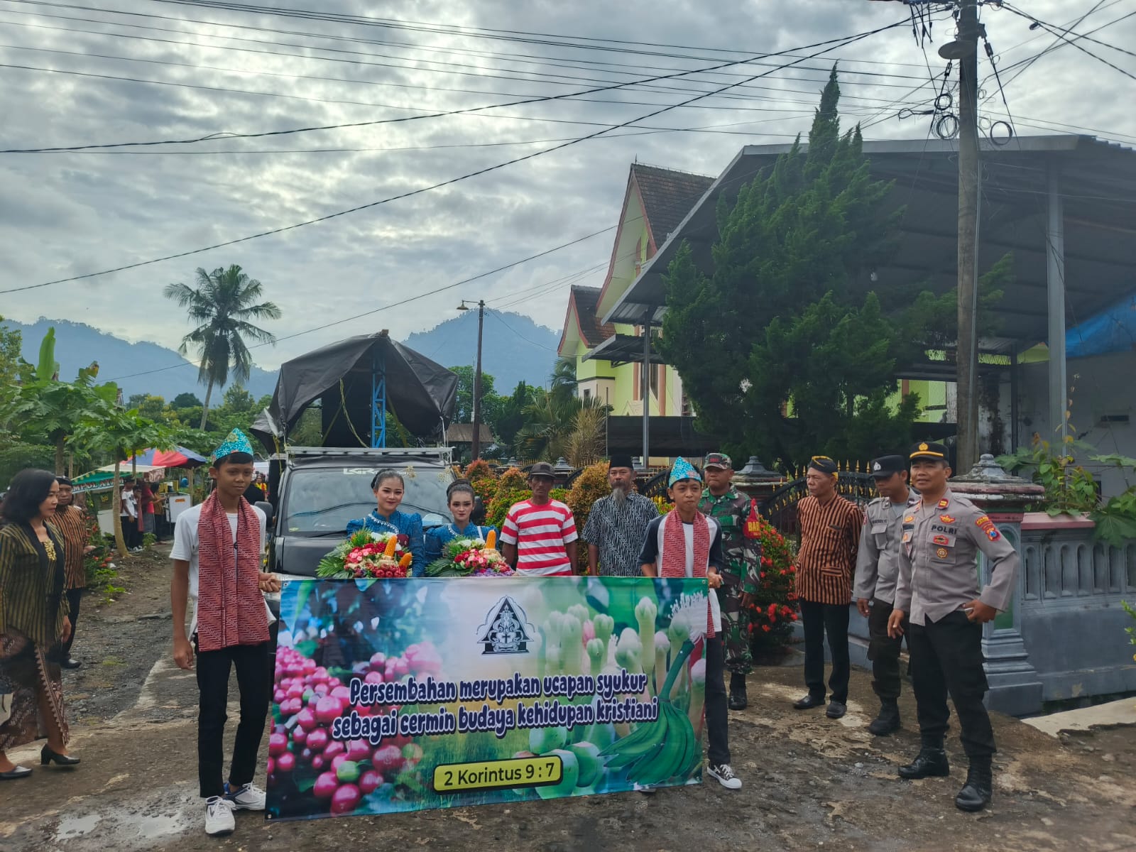 Semarak Tradisi Unduh-unduh di Tempursari, Kapolsek Iptu Sukirno Pastikan Ibadah Berjalan Aman dan Khidmat