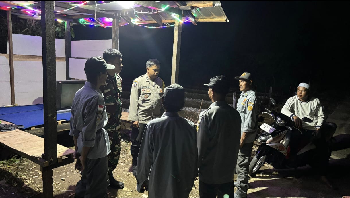 Sinergi TNI-Polri di Hulu Sungai Tengah, Babinsa dan Bhabinkamtibmas Patroli Malam Ciptakan Rasa Aman