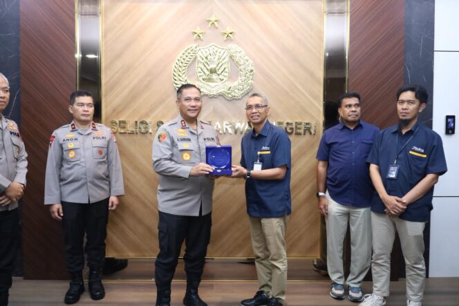 
					KAPOLDA KEPRI TERIMA KUNJUNGAN SILATURAHMI BULOG WILAYAH RIAU-KEPRI, PASTIKAN DISTRIBUSI PANGAN DI WILAYAH KEPRI LANCAR*