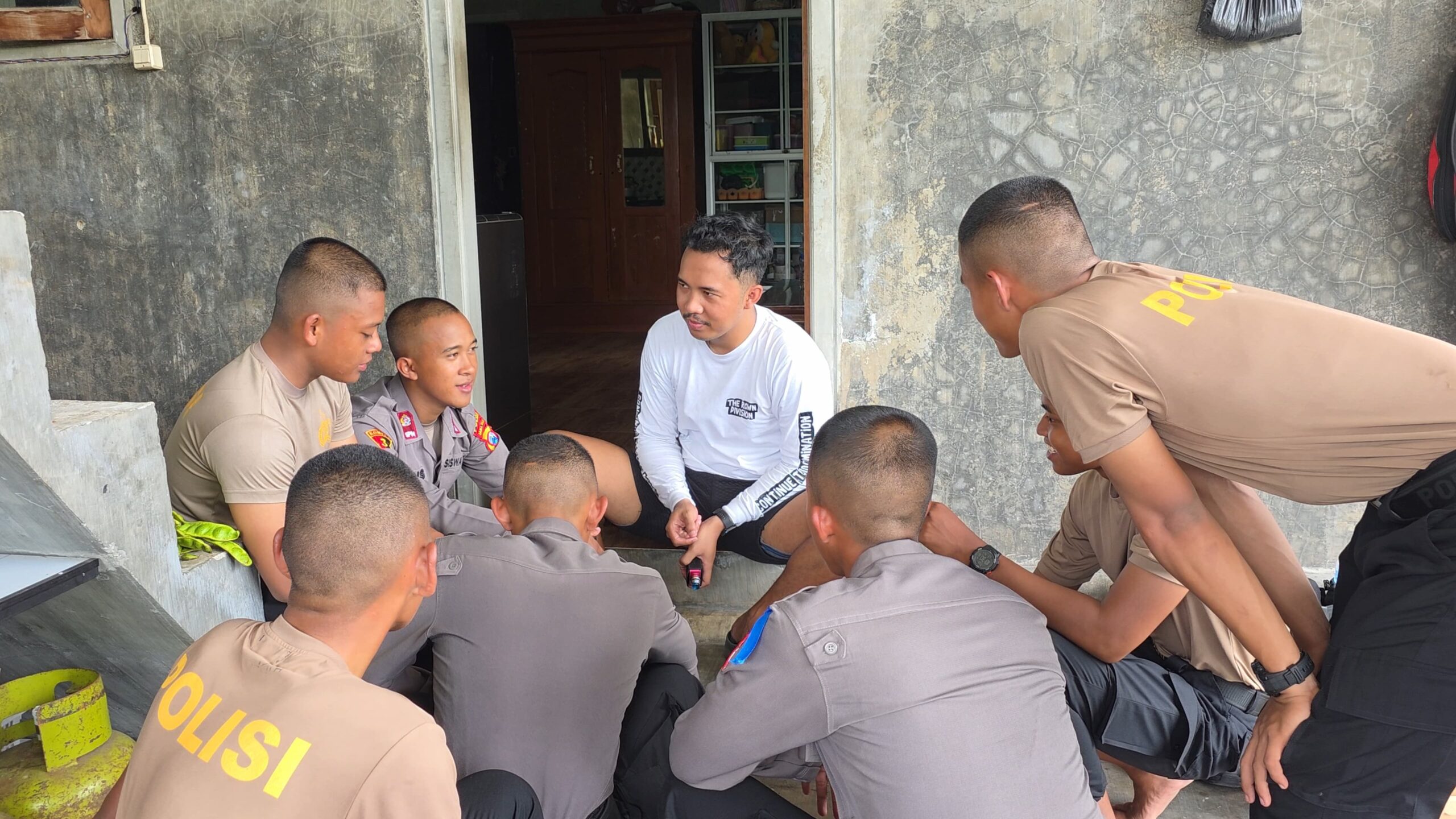 Pembelajaran Kolaboratif: Siswa Diktukba SPN Polda Jatim Tawarkan Solusi Digital untuk UMKM Koi Blitar*