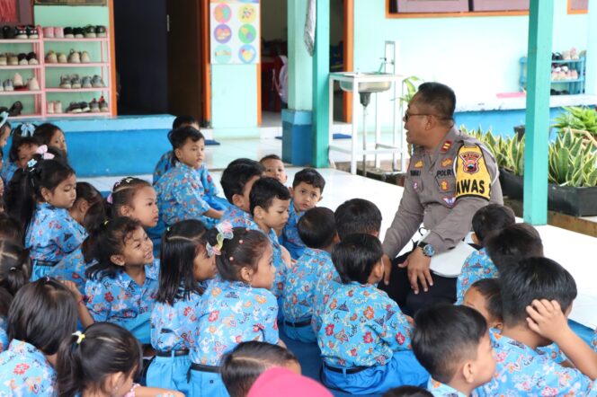 
					Polisi Sambangi TK Bhayangkari Pati, Anak-Anak Diajak Belajar Tertib Lalu Lintas Sejak Dini*
