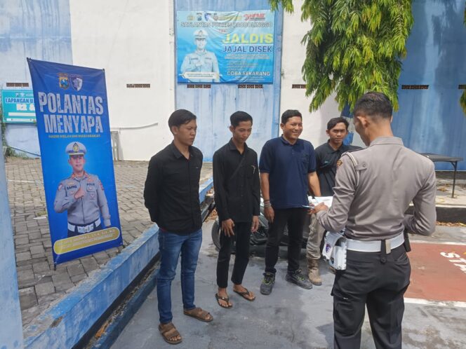 
					Kurangi Gugup Saat Ujian SIM, Program “Polantas Menyapa” Beri Pelatihan Teknik Dasar ke Warga