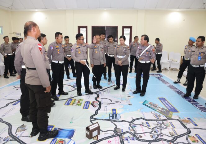 
POLDA KEPRI GELAR TACTICAL FLOOR GAME (TFG) PRA OPERASI ZEBRA SELIGI 2025*
