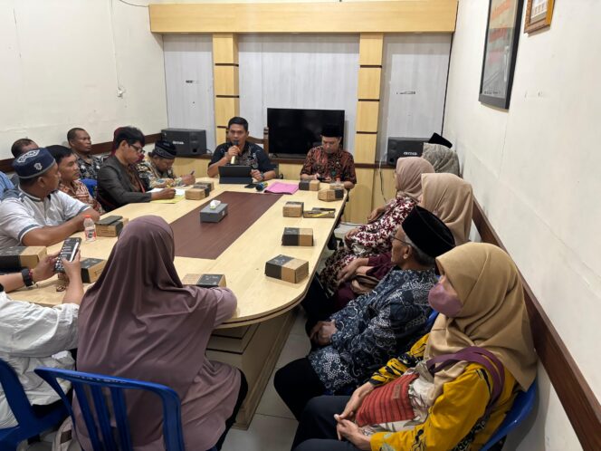 
13 Remaja Diamankan, Dua Bawa Sajam: Polres Probolinggo Kota Ambil Langkah Pembinaan