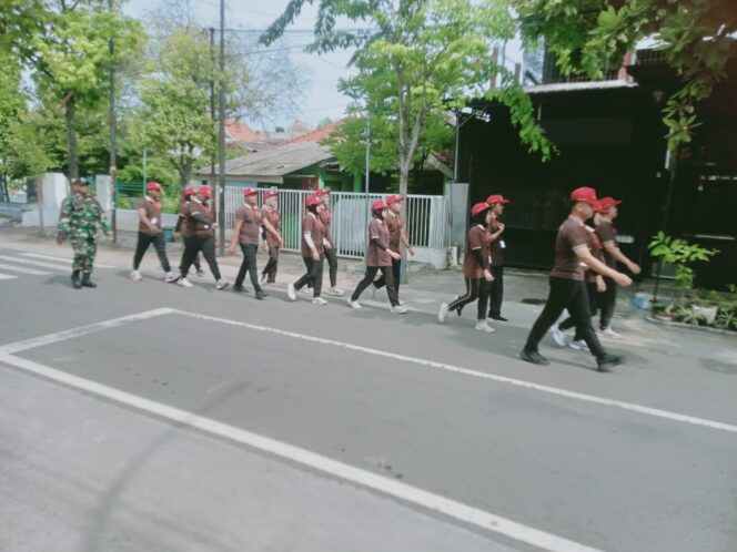 
					Sinergi TNI–Kejaksaan: Koramil Kraksaan Kawal Ketat Latsar CPNS di Alun-Alun