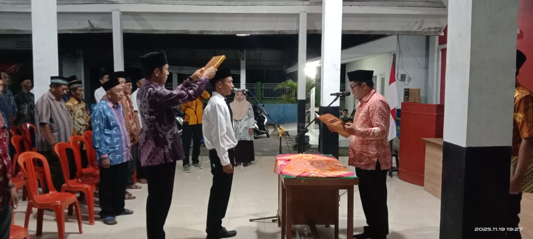 Kades Karanggeger Lantik Abd. Ghofur sebagai Kasi Pelayanan, Tegaskan Tugas Tanpa Kenal Waktu