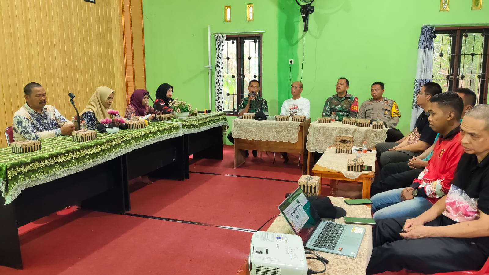 Camat Pugaan Buka Musdes Sosialisasi KDKMP Bersama Koramil 1008-06 dan Unsur Desa Halangan