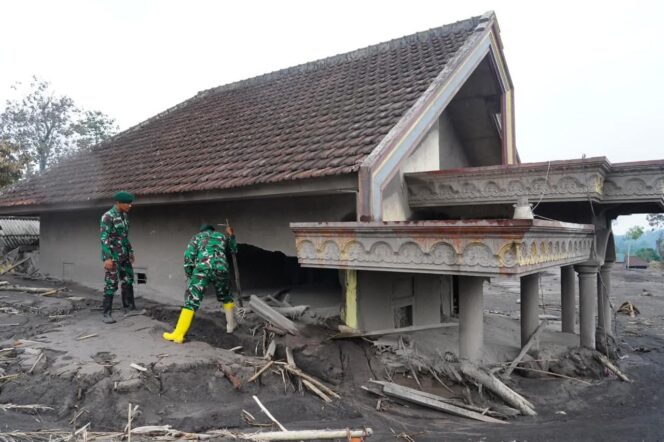 
					TNI Bergerak Cepat Tangani Dampak Erupsi Gunung Semeru