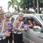 Polres Magetan Gelar Kampanye Humanis Ops Zebra Semeru 2025, Bagikan Pamflet, Bunga hingga Coklat ke Pengendara