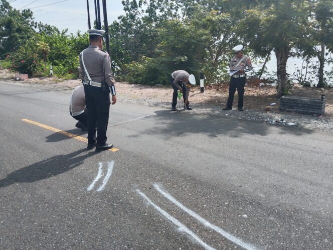 
					Polisi Olah TKP Kecelakaan Maut di Jalan Mandapar, Luwuk Selatan, Balita 2 Tahun Tewas
