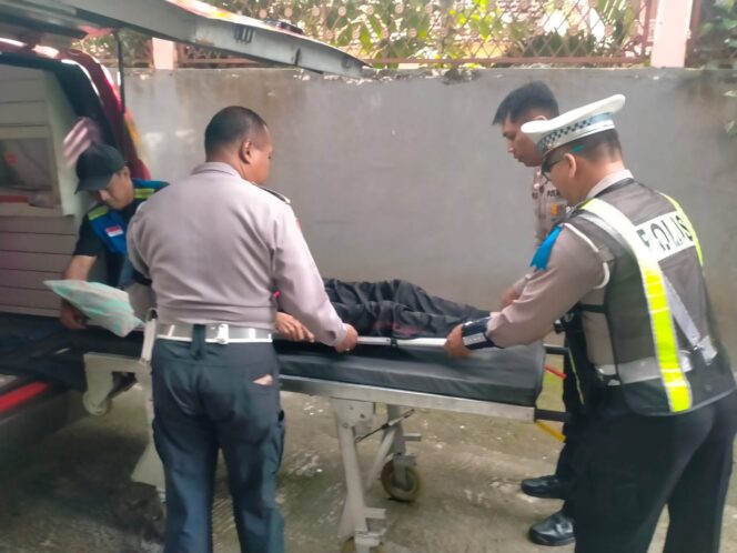 
					Satlantas Polres Magetan Beri Pengawalan Ambulans, Pastikan Pasien Segera Mendapat Penanganan di Rumah Sakit