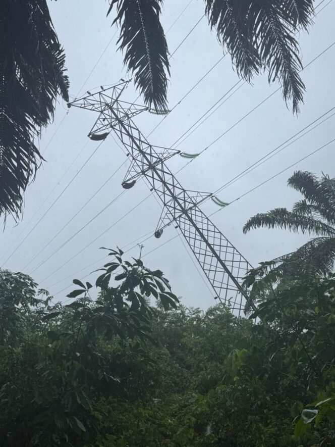 
					Tower PLN Roboh Dihantam Banjir, TNI Gerak Cepat Bantu Pulihkan Kelistrikan di Aceh