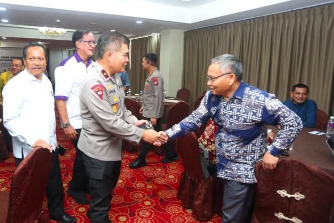 
					POLDA KEPRI GELAR SILATURAHMI DAN DIALOG LINTAS AGAMA JELANG NATAL 2025 DAN TAHUN BARU 2026