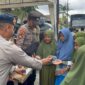 Polisi Berbagi Snack dan Susu untuk Pelajar Terdampak Erupsi Gunung Semeru