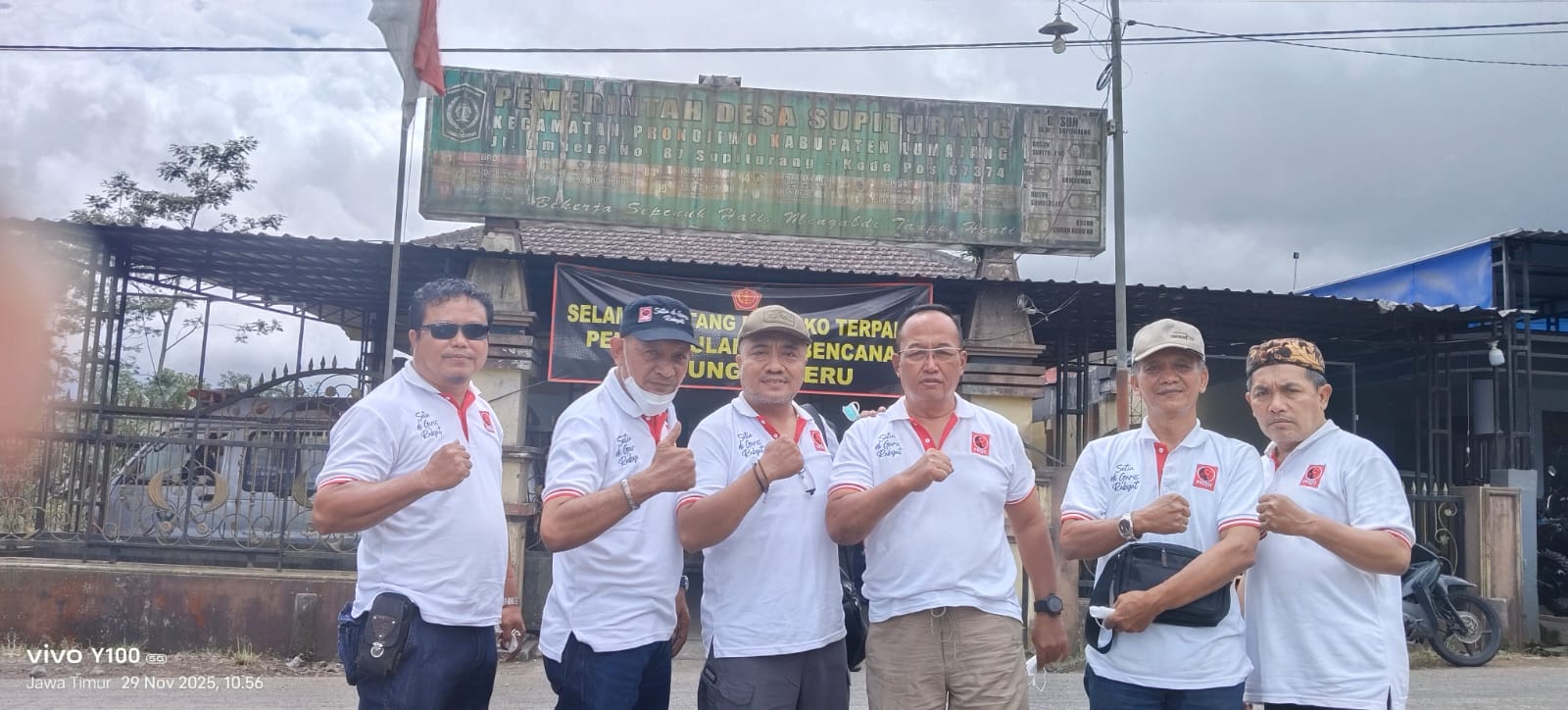Turun Gunung, Projo Jawa Timur Salurkan 500 Paket Sembako Bantu Warga Terdampak Erupsi Semeru di Supiturang