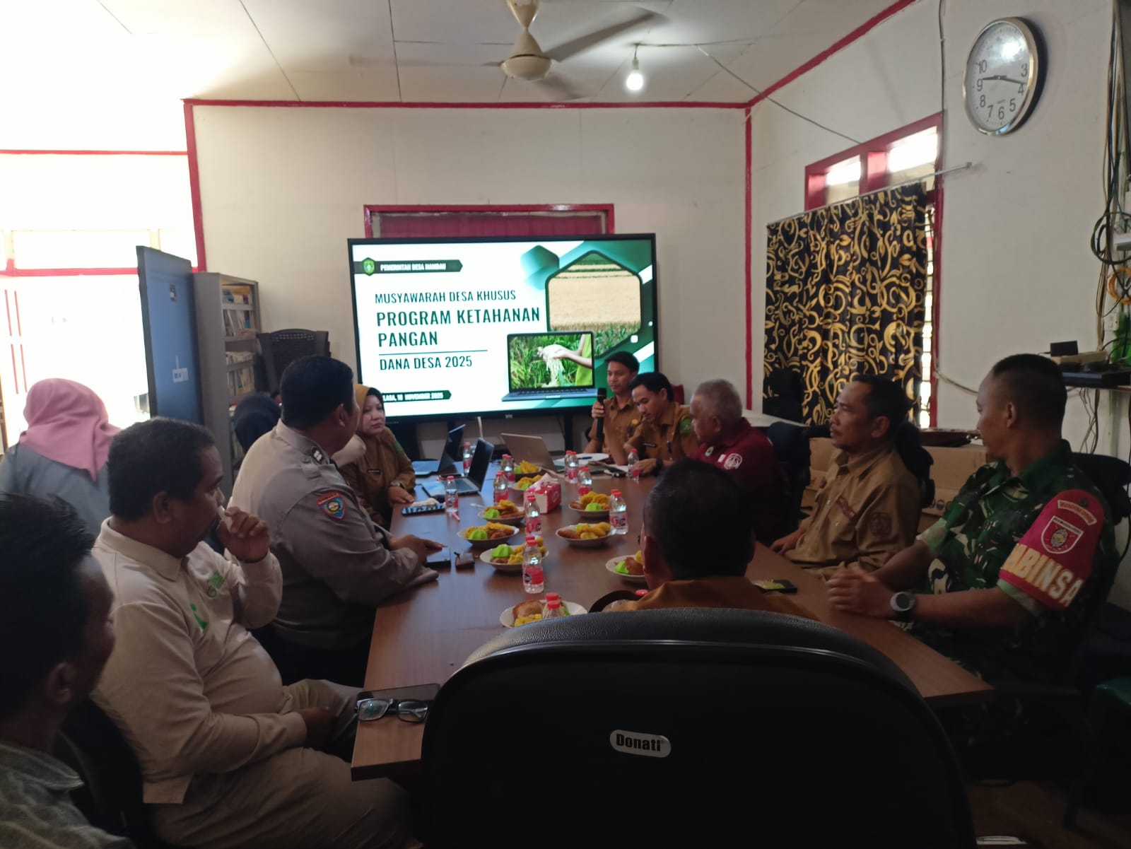 Babinsa Hambau Hadiri Musdes Khusus Program Ketahanan Pangan