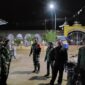 Tingkatkan Kamtibmas, Babinsa Bersama Warga Lakukan Patroli Malam