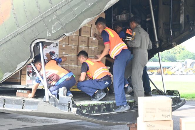 
TNI Kembali Distribusikan Bantuan Kemanusiaan ke Wilayah Terdampak