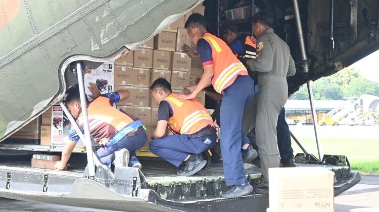 TNI Kembali Distribusikan Bantuan Kemanusiaan ke Wilayah Terdampak
