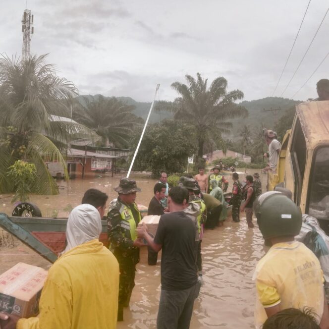 
					Prajurit Kodam IM Sigap Selamatkan Warga Aceh dari Banjir dan Longsor