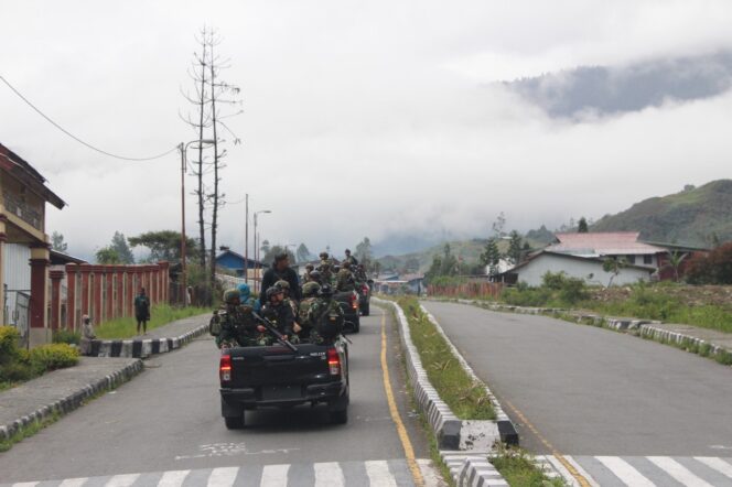 
TNI–Polri Gelar Patroli Gabungan Perketat Keamanan Puncak Jaya