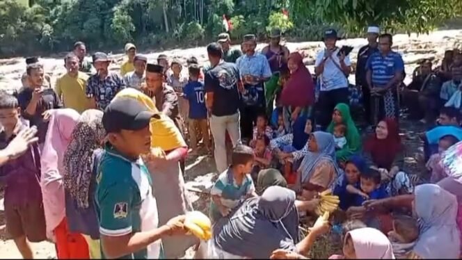 
Banjir Bandang Isolasi Kecamatan Pining: Bantuan Tak Bisa Masuk, Warga Bertahan dengan Pisang