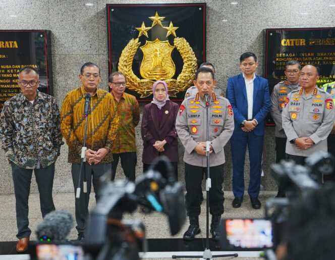 
					Kapolri Tegaskan Polri Terbuka dan Terus Lakukan Perbaikan Usai Audiensi dengan KIP