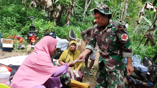 
Polkes 05.09.02 Lumajang Gelar Layanan Medis bagi Warga Terdampak Lahar Dingin Semeru