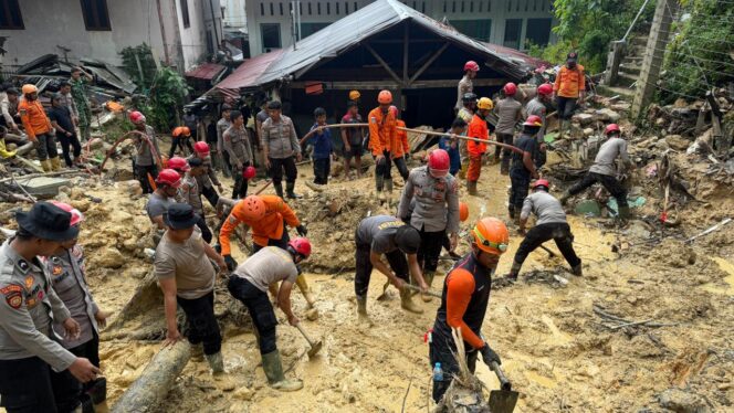 
Den Perintis Korsabhara Baharkam Polri, Kerahkan 100 Personel Pengamanan dan Evakuasi Longsor di Sibolga