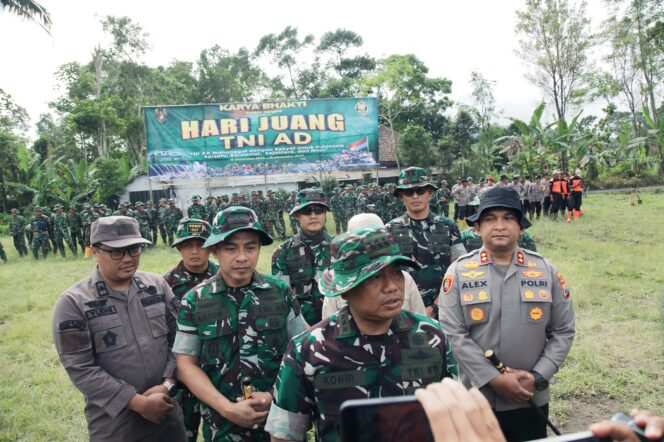 
					Hari Juang TNI AD ke-80, Korem 083/BDJ Gelar Karya Bhakti Besar-besaran di Supiturang Lumajang